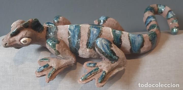 Vintage: GRAN ESCULTURA DE LAGARTO, O IGUANA, REALIZADA EN REFRACTARIO CON ESMALTES D ALTA,EN PERFECTO ESTADO