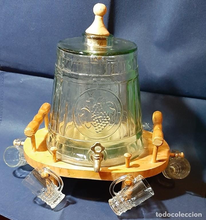 Vintage: Barril de cristal con jarritas - Foto 1