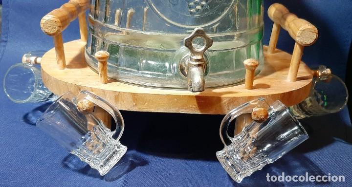 Vintage: Barril de cristal con jarritas - Foto 2