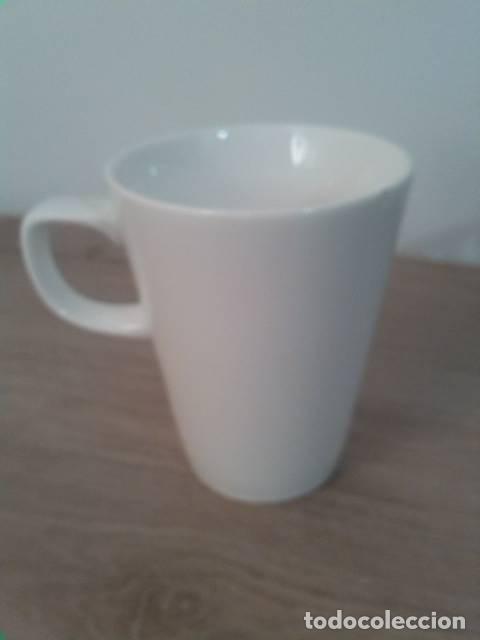 Vintage: Taza blanca de caf&eacute; dise&ntilde;o noruego. Marca European Horeca Group.