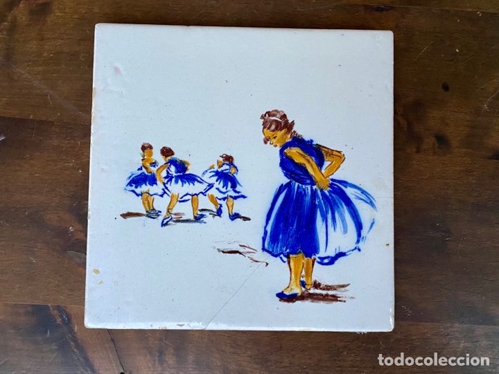 Vintage: Antiguo azulejo pintado a mano con escena de Ballet.