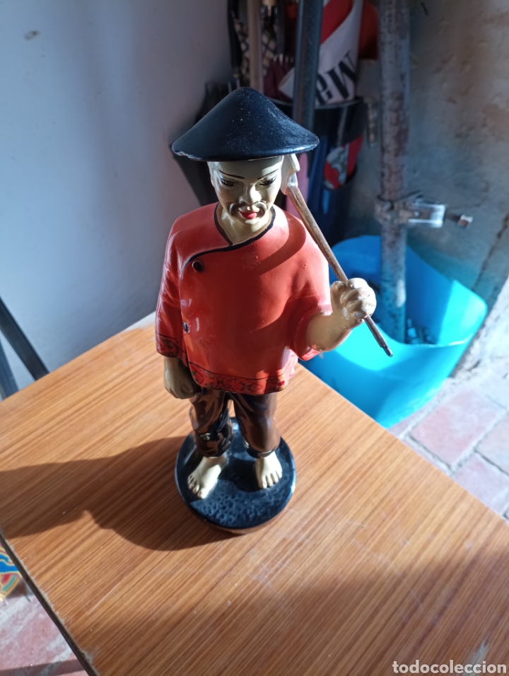Vintage: Figura 30 cm altura chino campesino asi&aacute;tico hacha traje arte bachero Valladolid