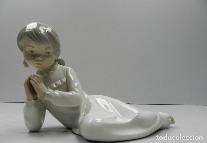 Vintage: Figura porcelana Zaphir a&ntilde;o 1980 Ni&ntilde;a tumbada rezando