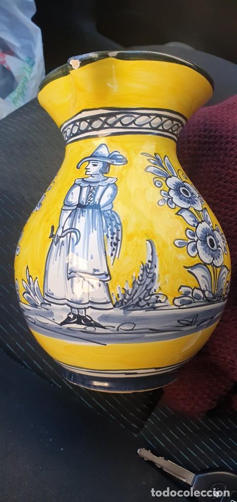 Vintage: Jarra de cer&aacute;mica pintada a mano de triana