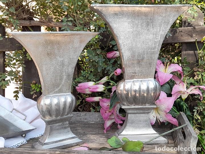 Vintage: 2 jarrones aluminio - Foto 1