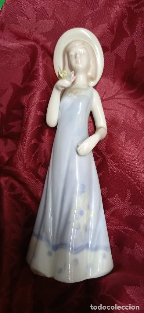 Vintage: FINA PORCELANA INGLESA DE MUJER 1 con sello en la base