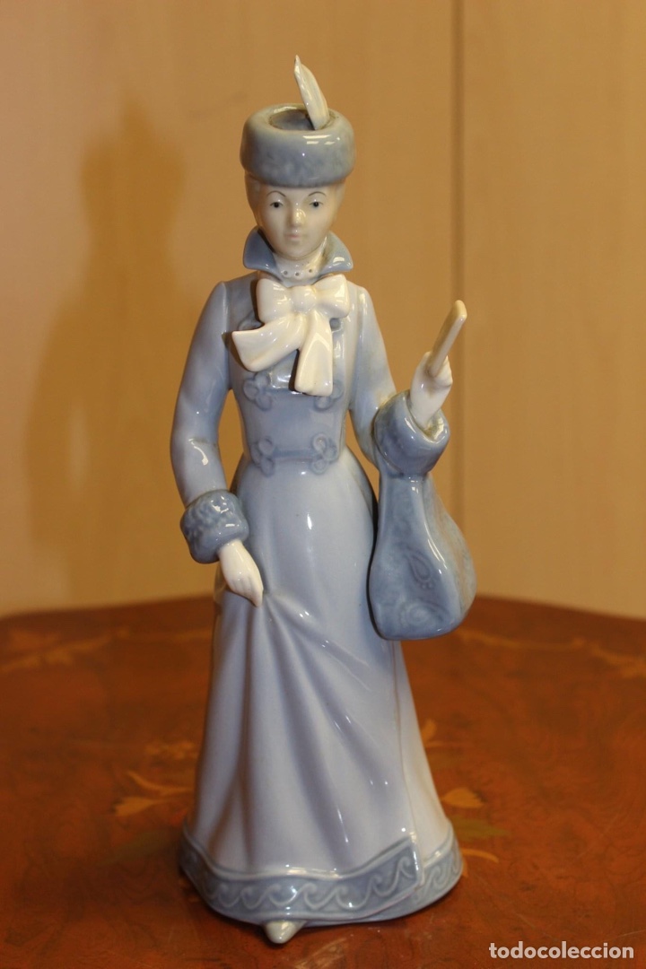 Vintage: Figura de porcelana Dama de Avon 1983