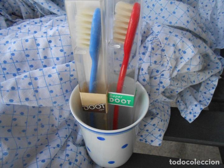 Vintage: VASO con 2 cepillos DOOT - Foto 2