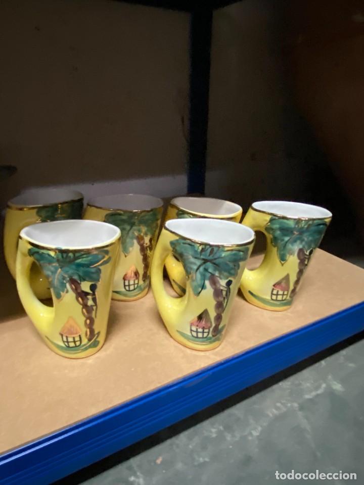 Vintage: Conjunto 6 jarras de cer&aacute;mica. Arte Retro 1960 con palmera, mono y choza