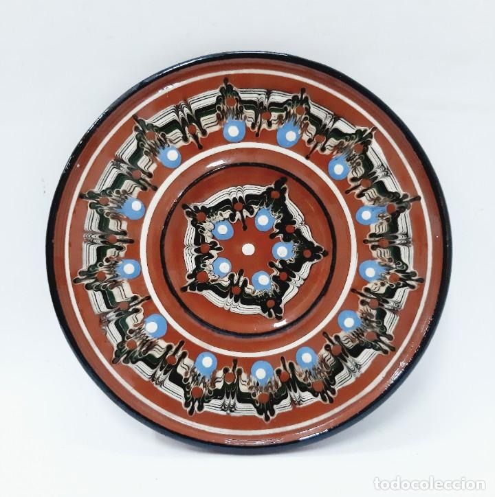 Vintage: Plato de barro decorativo vintage, cer&aacute;mica pintada a mano