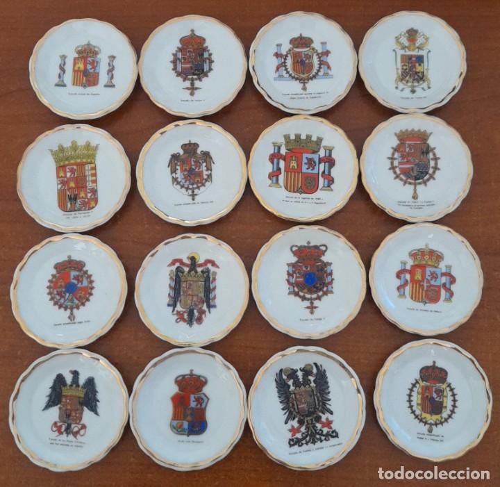 Vintage: COLECCI&Oacute;N DE 16 PLATITOS DE PORCELANA CON ESCUDOS DE LOS DISTINTOS REINADOS DE ESPA&Ntilde;A