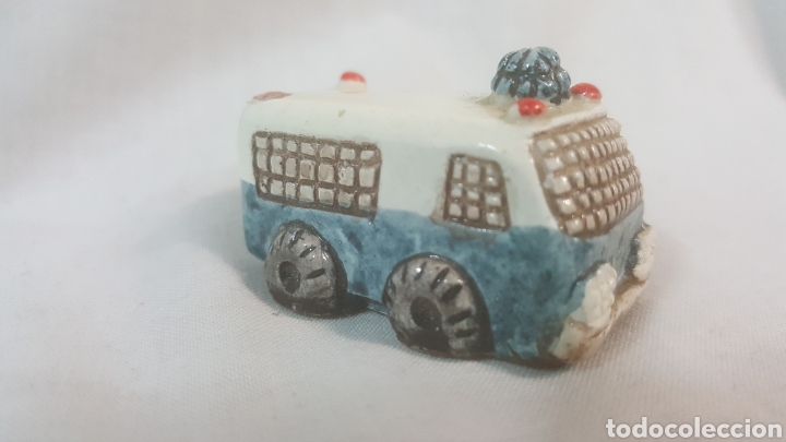 Vintage: PEQUE&Ntilde;A AMBULANCIA DE CER&Aacute;MICA VINTAGE