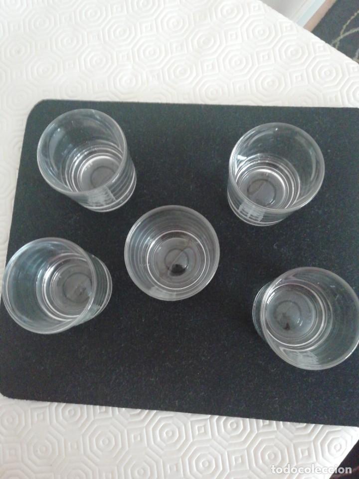 Vintage: Vasos peque&ntilde;os de cristal - Foto 3