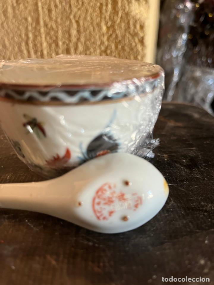 Vintage: DELICADO CUENCO CON MOTIVO DE GALLO CON SU CUCHARA. ORIENTAL.