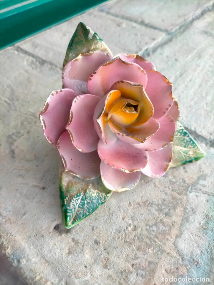 antigua figura de flor rosa decorativa de porce - Buy Vintage porcelain and  ceramic objects on todocoleccion