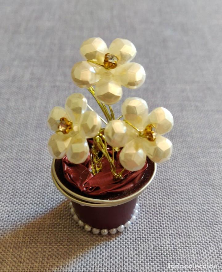 Vintage: Maceta con flores. - Foto 1