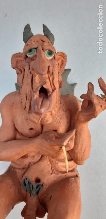 Vintage: CER&Aacute;MICA POPULAR , REPRODUCCION DE DIABLILLO EN BARRO ROJO , tiene un dedo restaurado