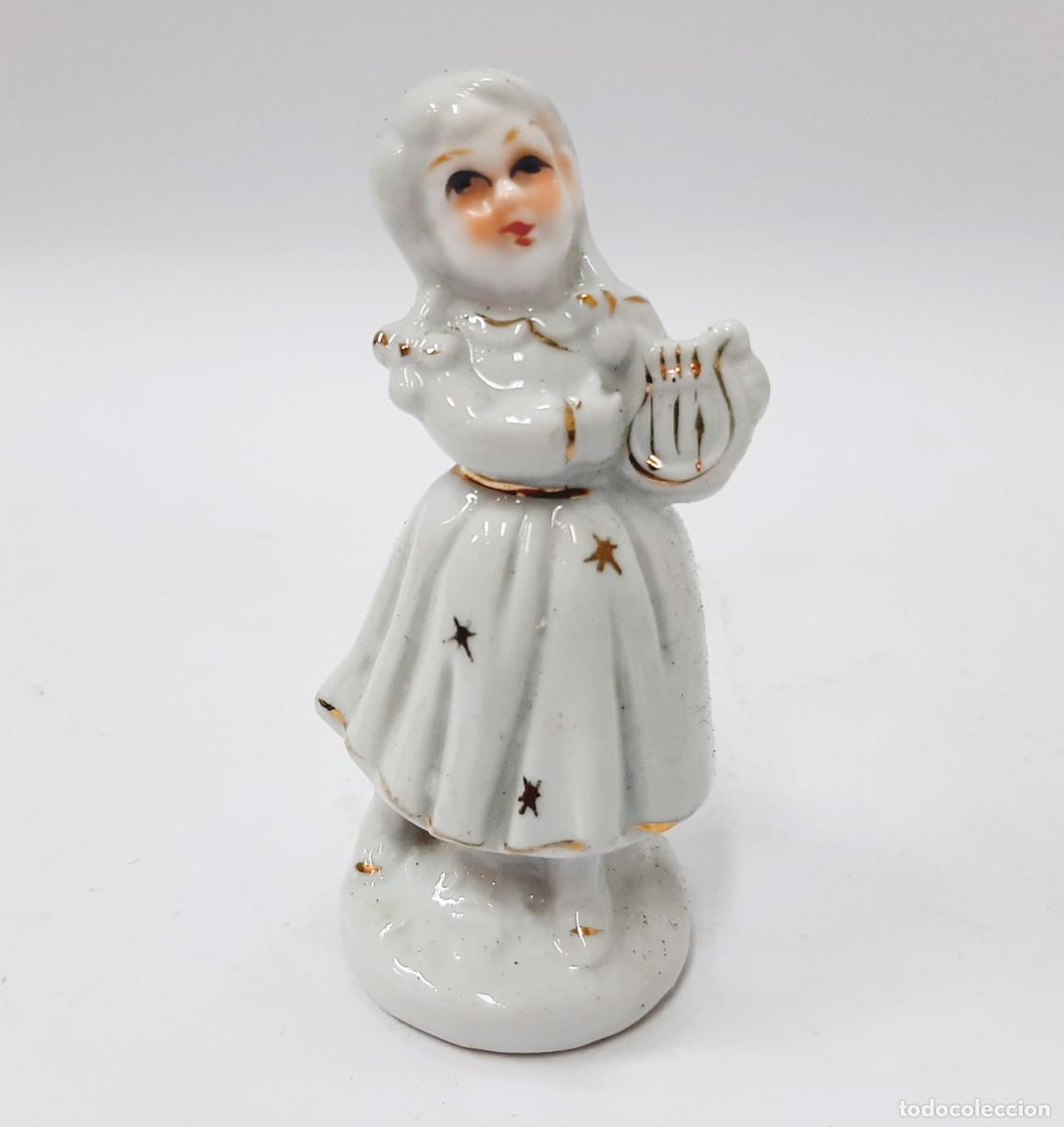 Vintage: Figura de porcelana vintage de ni&ntilde;a tocando m&uacute;sica(3.2)