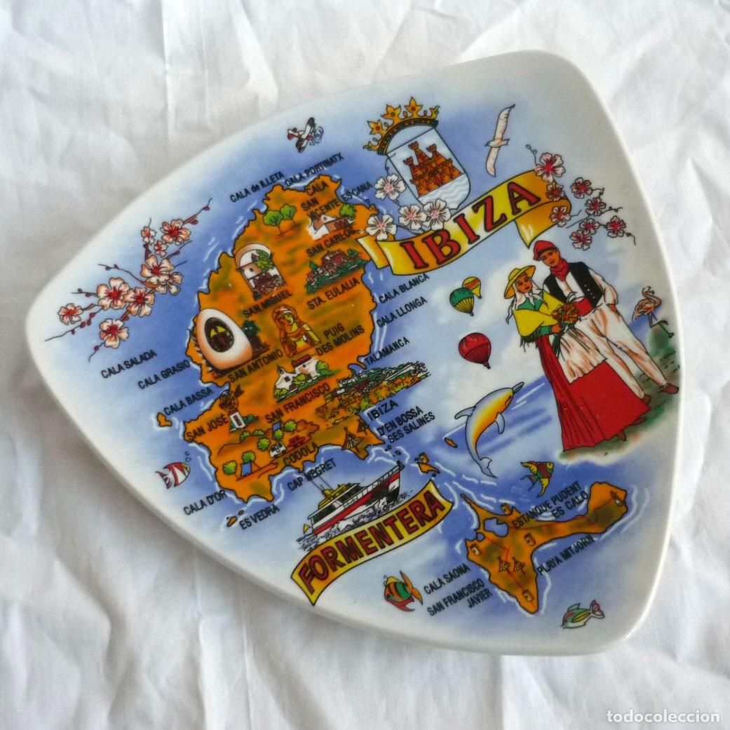 Vintage: Plato de cer&aacute;mica triangular con mapa de Ibiza y Formentera