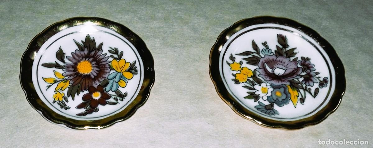 Vintage: 2 PLATITOS CON FLORES-6 CM - Foto 1