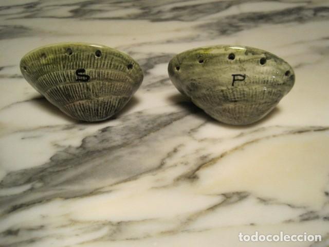 Vintage: SALERO Y PIMENTERO DE CER&Aacute;MICA EN FORMA DE CONCHAS - ALMEJAS - SAL Y PIMIENTA