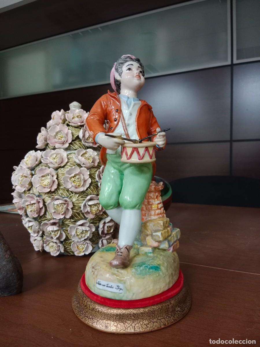 Vintage: PRECIOSA FIGURA PORCELANA SUREDA - PINTADA A MANO - MADE IN SPAIN - NI&Ntilde;O CON TAMBOR ( GOYA )