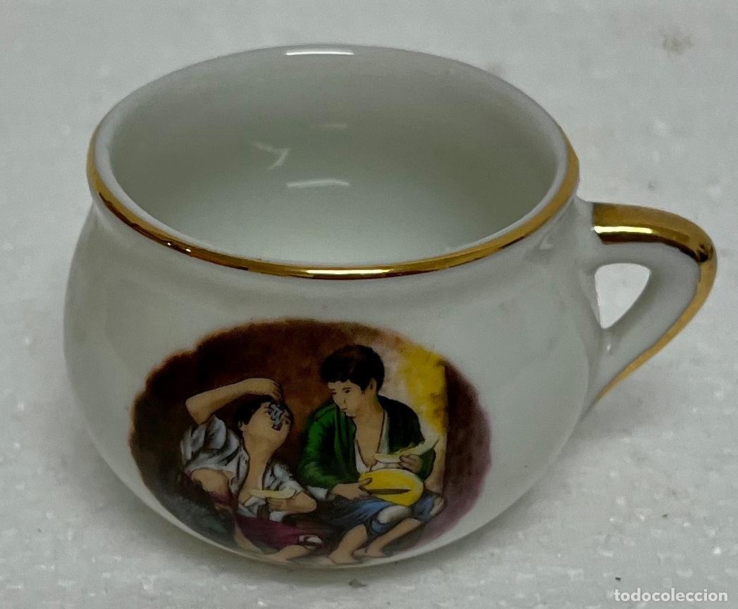 Vintage: TAZA CON NI&Ntilde;OS COMIENDO FRUTAS DE PORCELANA. NUEVA. A&Ntilde;OS70