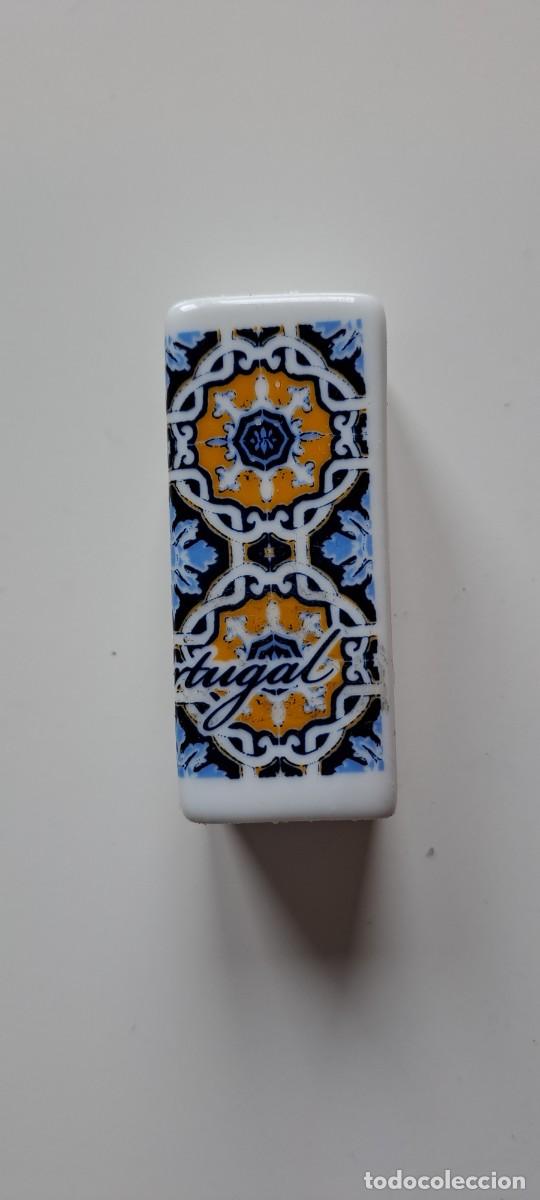 Vintage: Salero portugu&eacute;s de cer&aacute;mica. Con un &uacute;nico orificio lateral de salida. Portugal