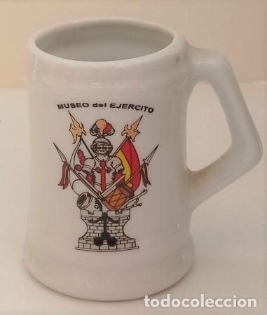 Vintage: JARRA PEQUE&Ntilde;A DE CERAMICA, MUSEO DEL EJERCITO. JARRA-157