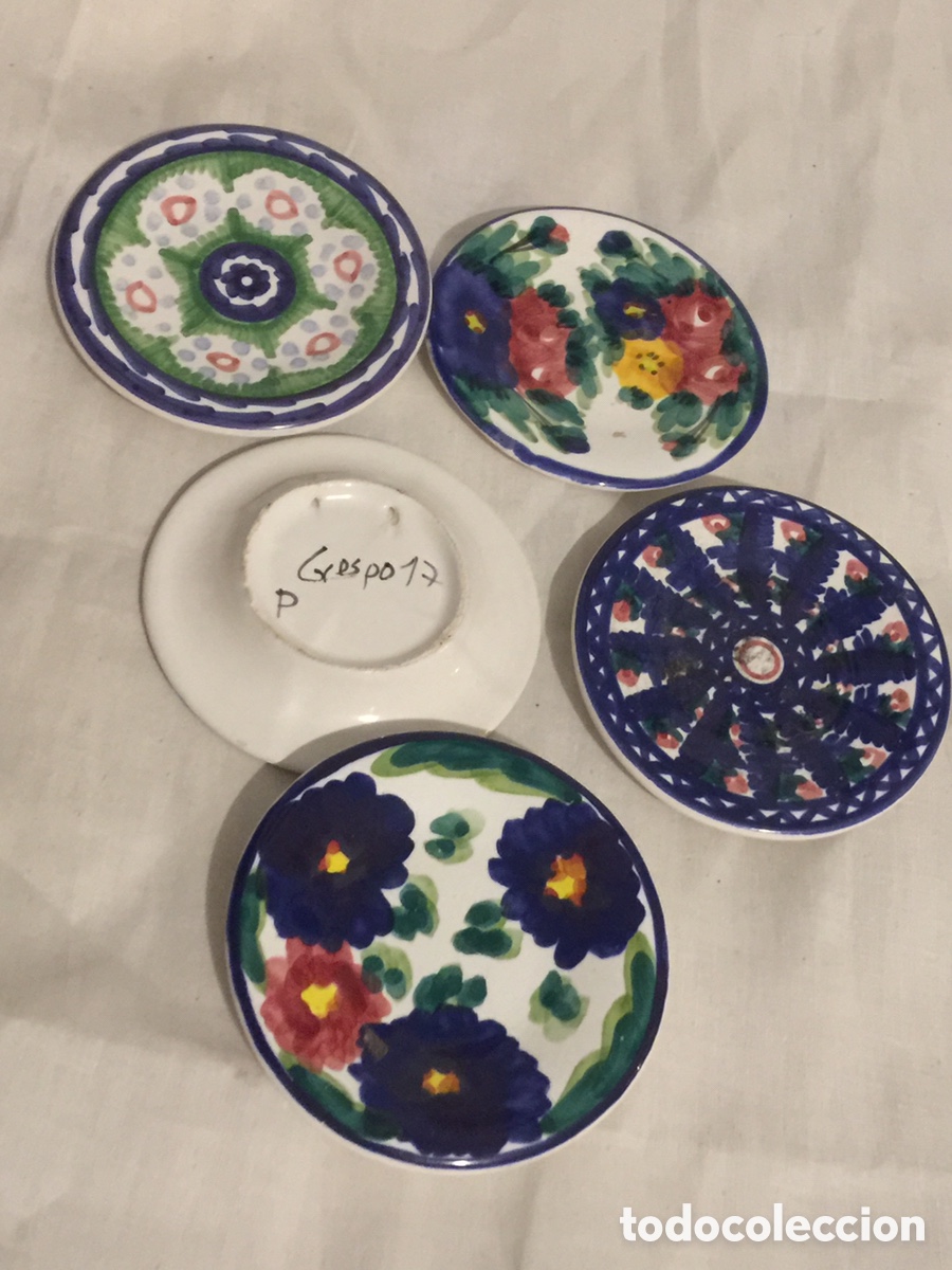 Vintage: Cinco peque&ntilde;os platos de Manises firmados Crespo y numerados