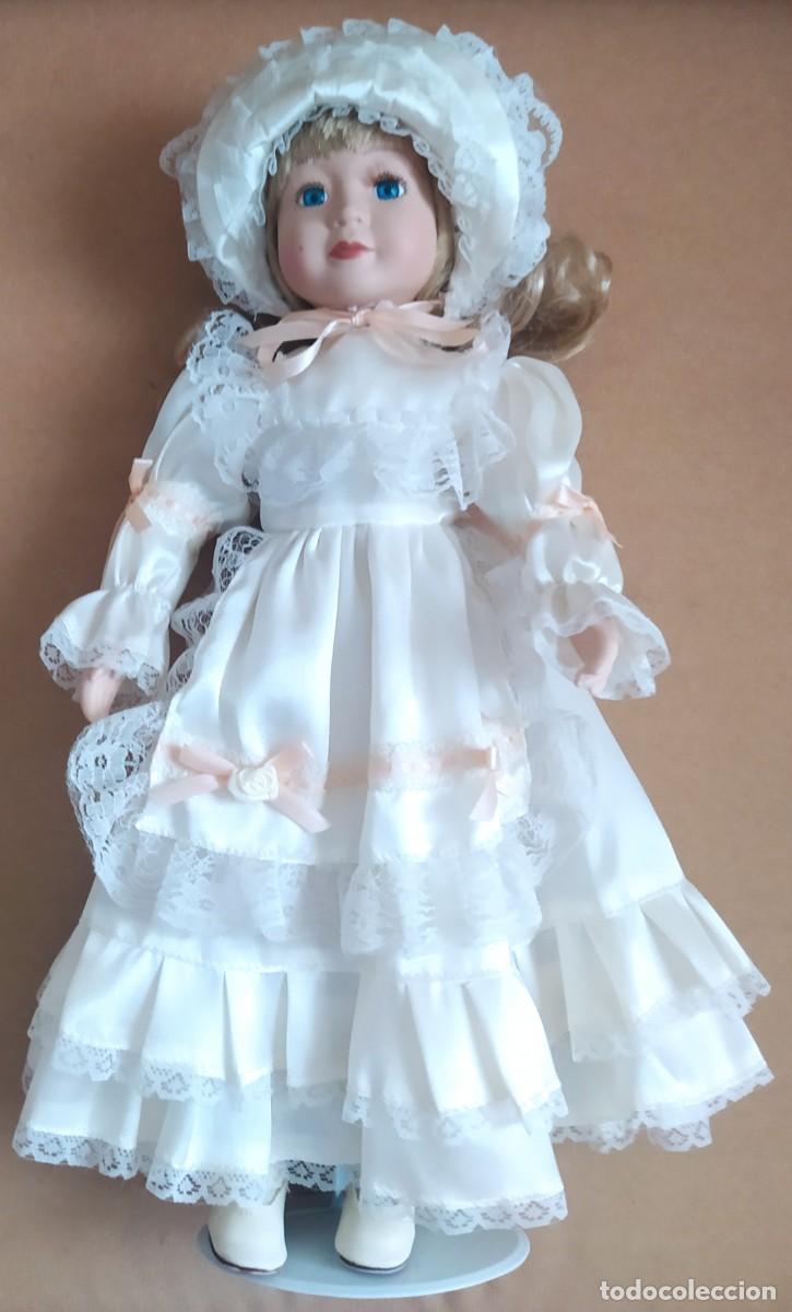 Vintage: MU&Ntilde;ECA PORCELANA &rdquo;QUELLE&rdquo; con peana para escaparate