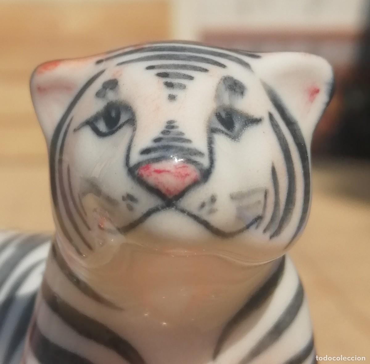 Vintage: Tigre acostado en porcelana