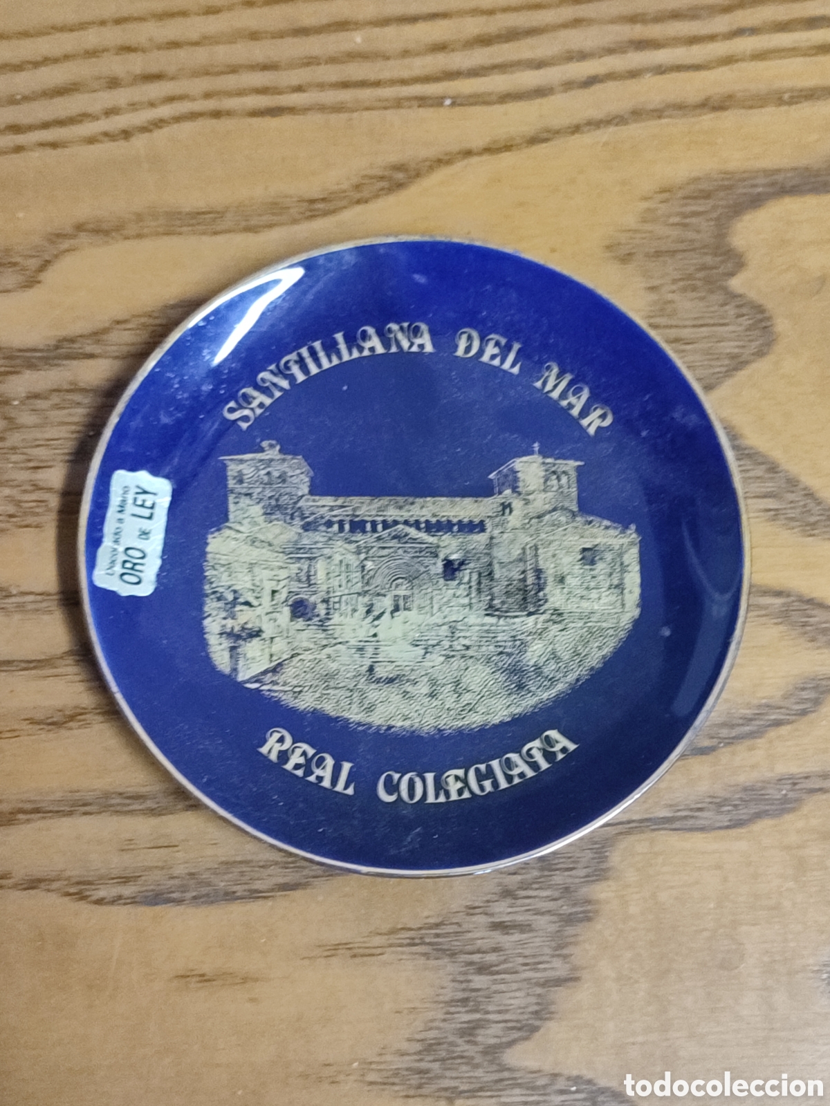 Vintage: Peque&ntilde;o plato decorativo &Aacute;ngulo decorado con oro de ley a mano. Santillana del Mar, real colegiata.