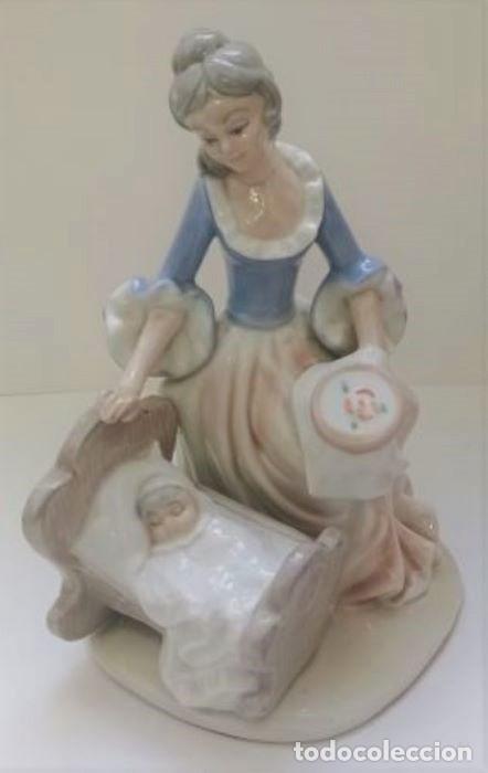 Vintage: BONITA FIGURA DE PORCELANA, MUJER MECIENDO LA CUNA. FIGURA-58