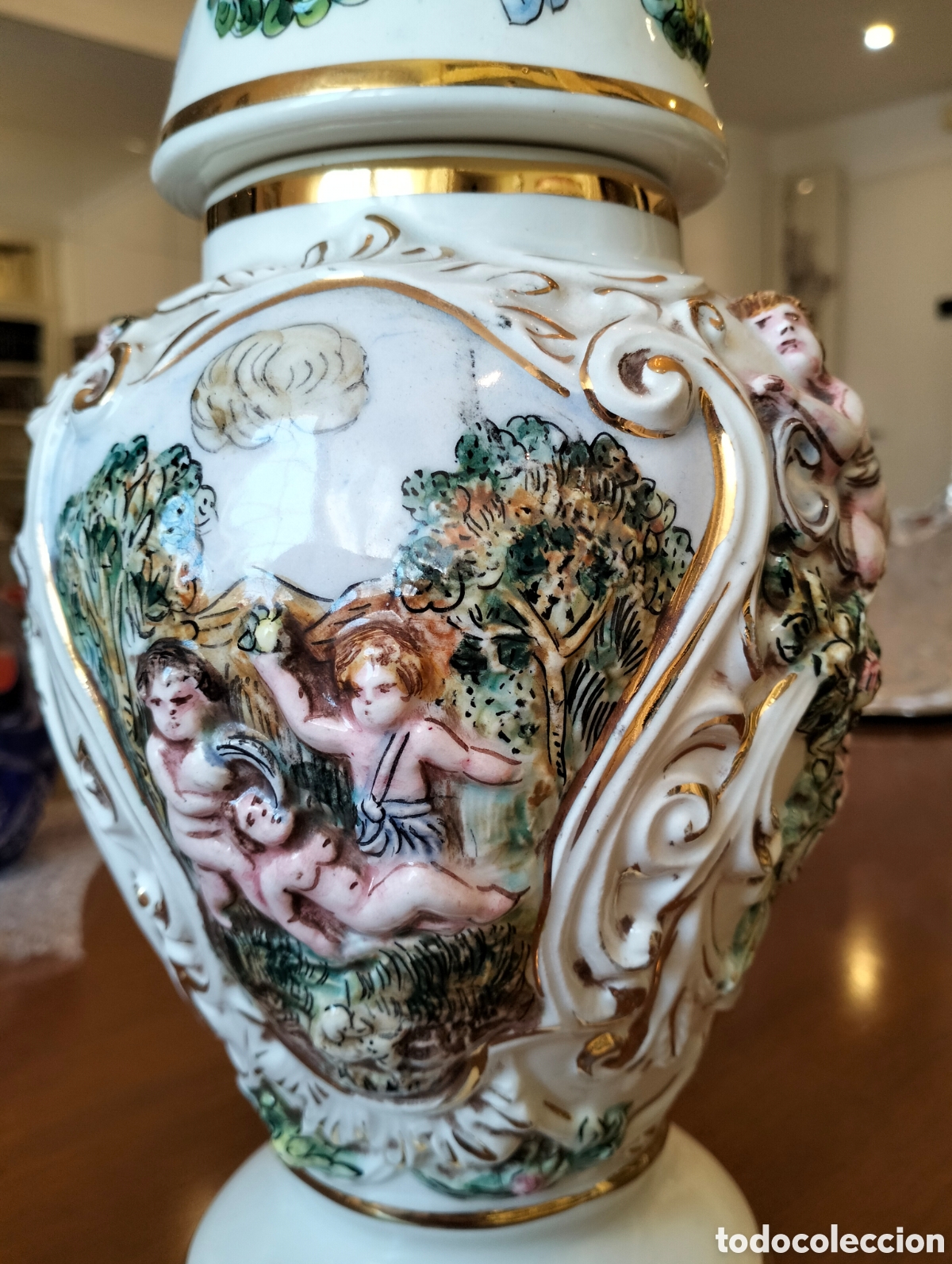 Vintage: Oferta. Jarr&oacute;n Antiguo de Capodimonte - Foto 2