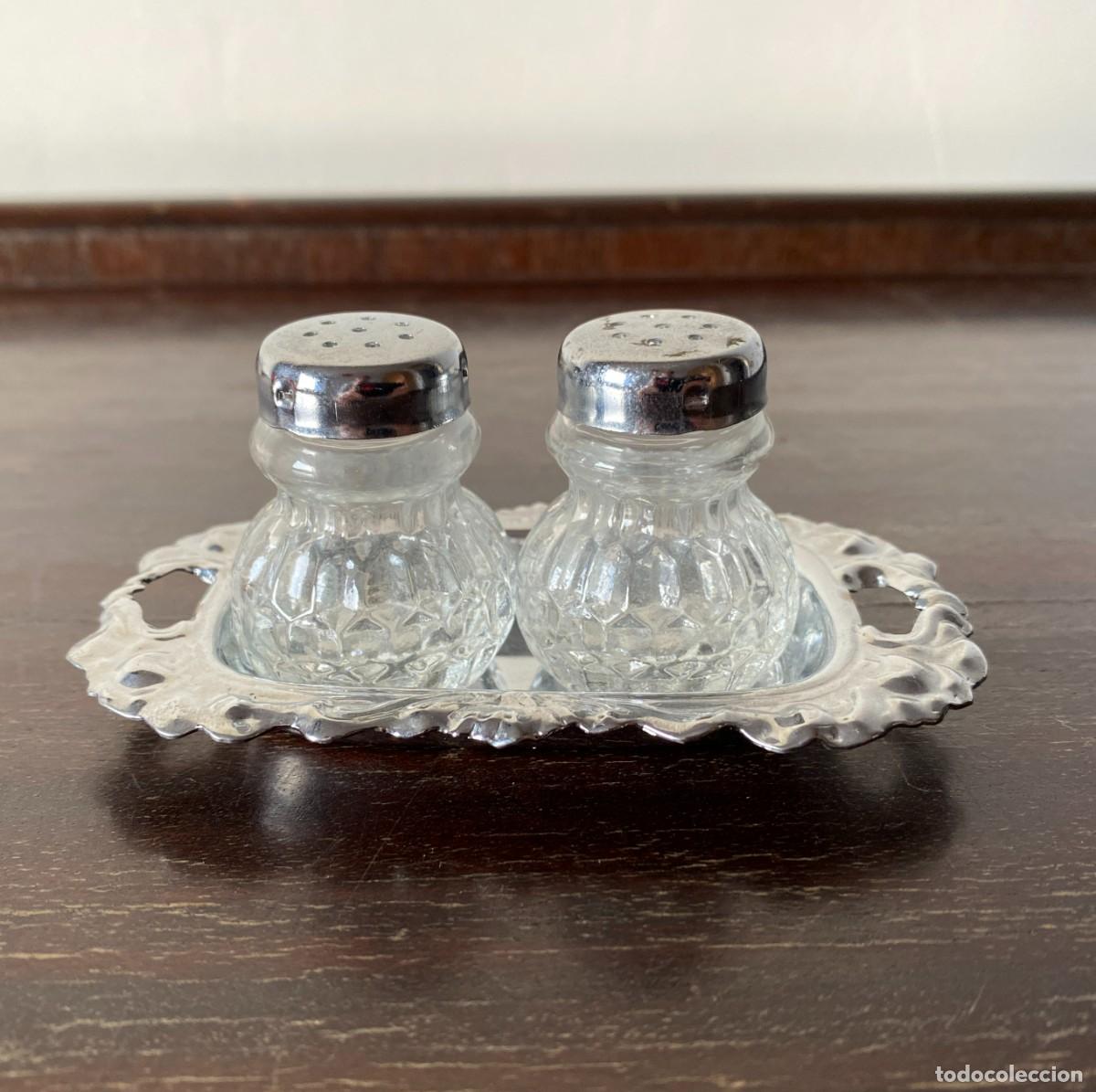 Vintage: JUEGO DE SALERO Y PIMENTERO VINTAGE DE CRISTAL CON BANDEJA