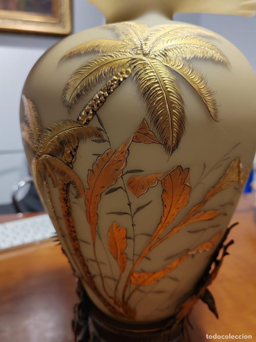 Vintage: Jarr&oacute;n de cristal de Opalina y dorada con base de bronce - Foto 2