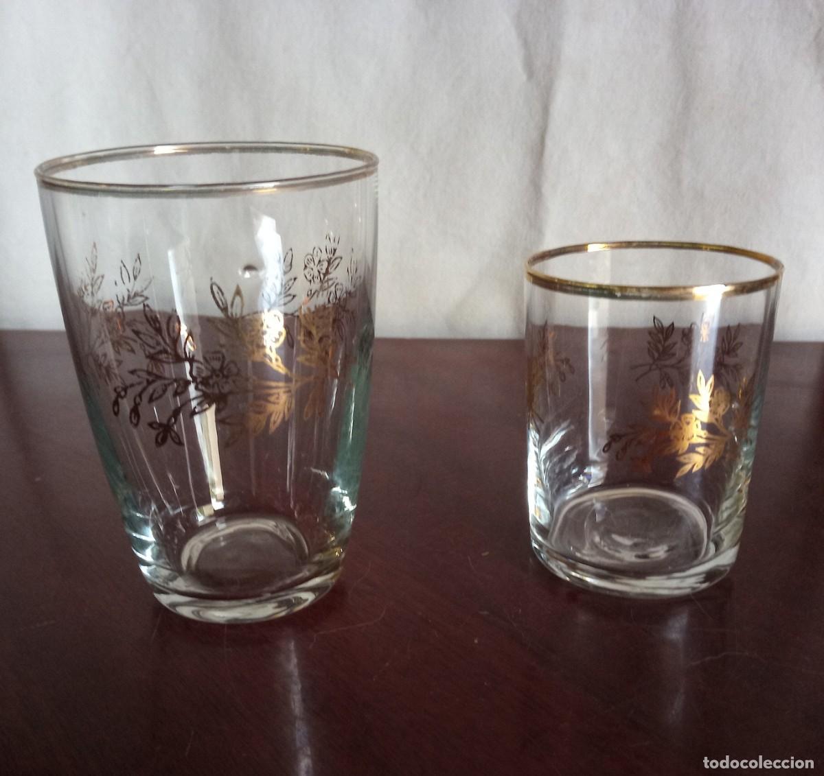Vintage: Pareja de vasos de cristal. Agua y vino. Con detalles dorados. A&ntilde;os 70