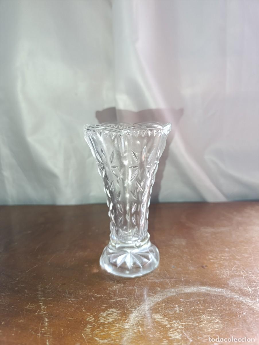 Vintage: Florero de cristal hecho en molde - Foto 1
