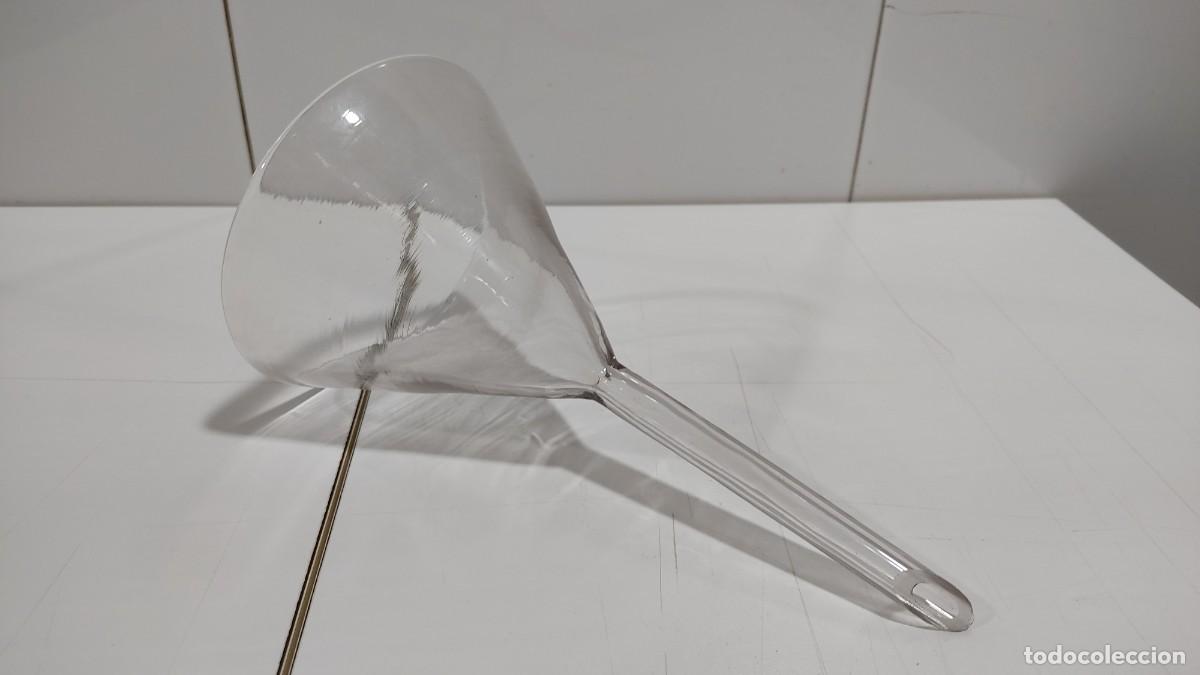 Vintage: 428 EMBUDO DE VIDRIO DE LABORATORIO REALIZADO A MANO