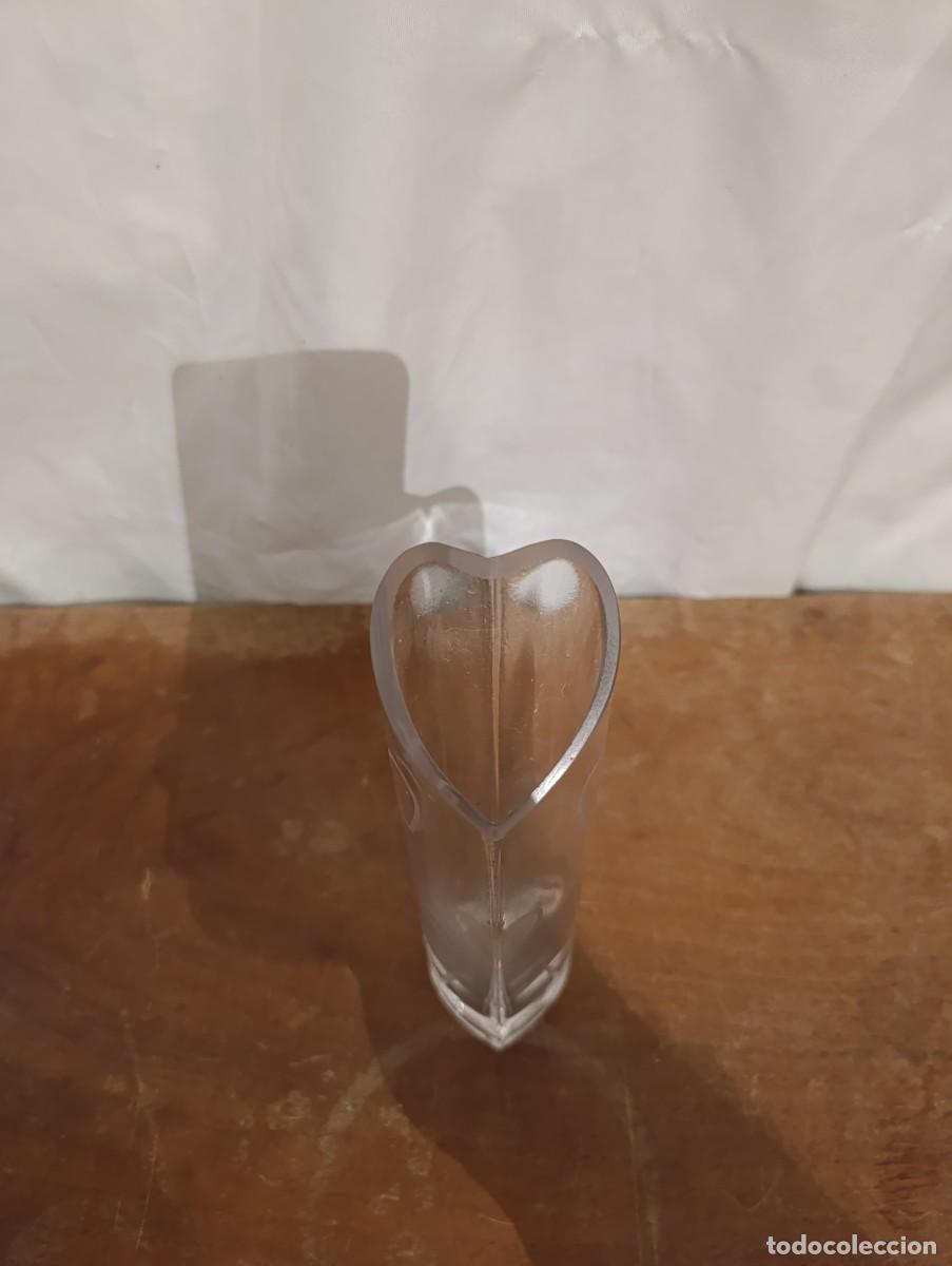 Vintage: Florero de cristal con forma de corazon - Foto 2