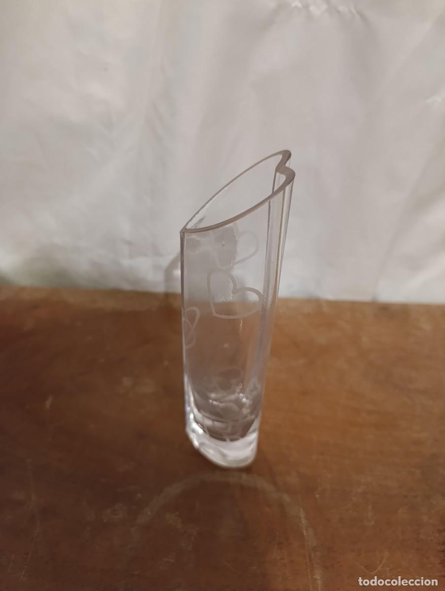 Vintage: Florero de cristal con forma de corazon - Foto 3