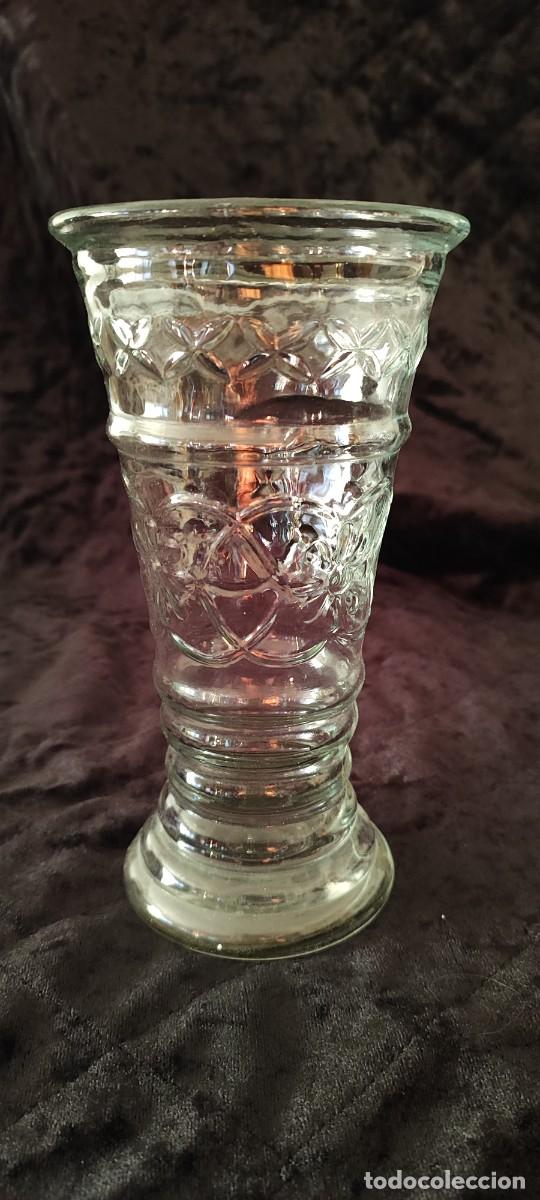 Vintage: ANTIGUO FLORERO DE CRISTAL - Foto 1