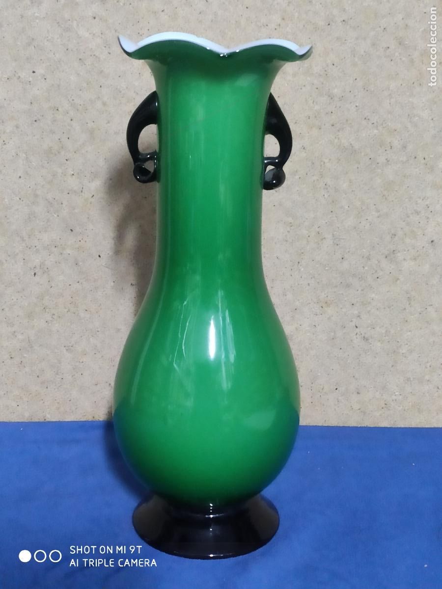 Vintage: jarron florero de opalina verde - Foto 3