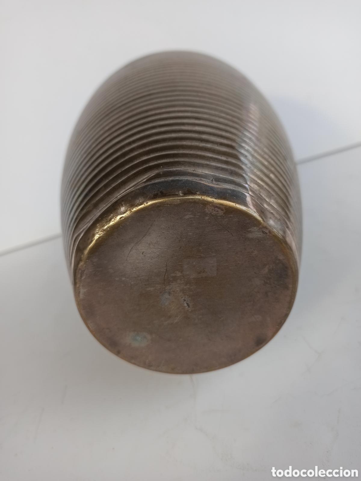 Vintage: Recipiente de lat&oacute;n antiguo - Foto 3