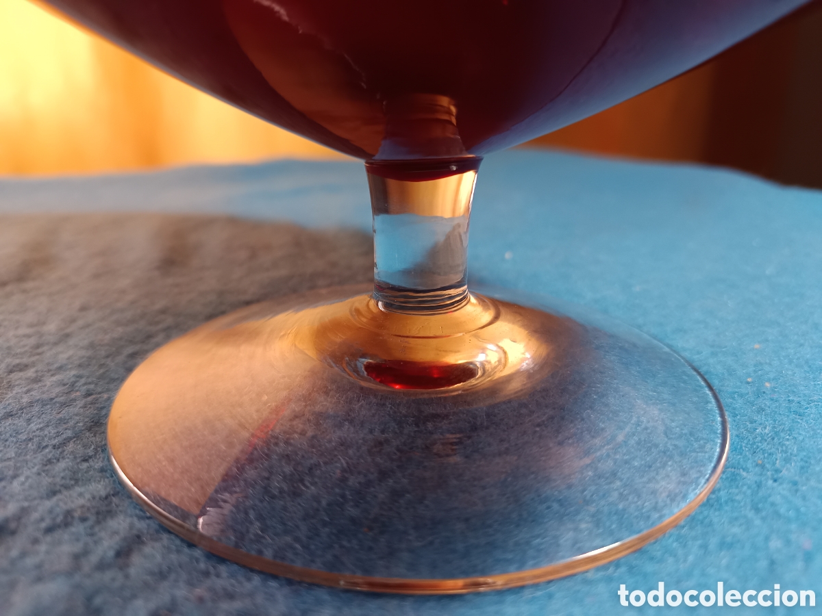 Vintage: Gran copa de co&ntilde;ac o centro rojo con base transparente. - Foto 2