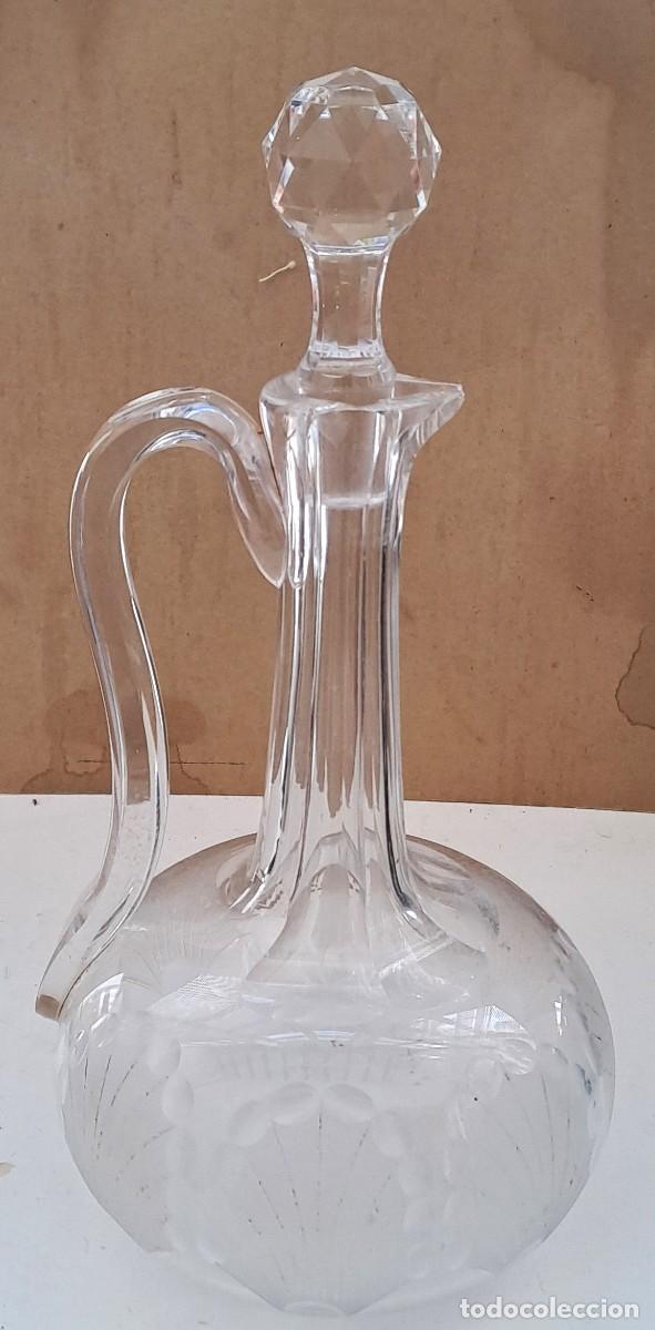 Vintage: BONITA BOTELLA LICORERA DE CRISTAL CON ASA. LICORERA-01