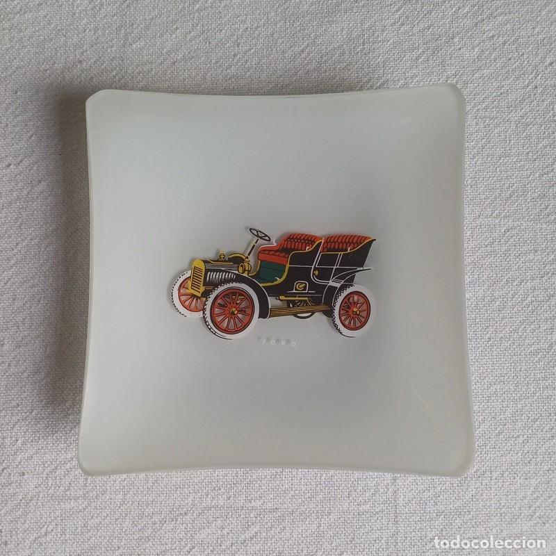 Vintage: Chance Glass Decorative Automotive Plate Depicting Vintage Ford