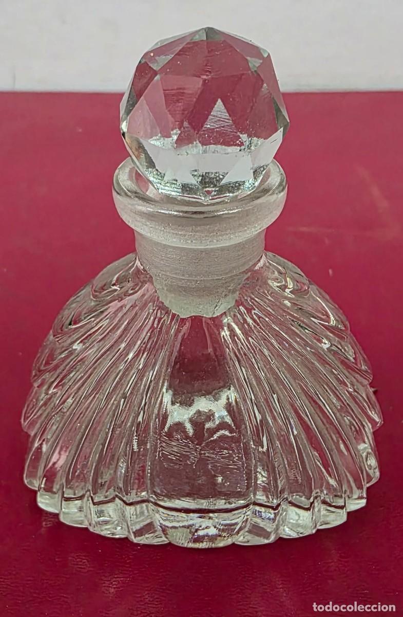 Vintage: Frasco de colonia vintage tallado en cristal con tap&oacute;n facetado &ndash; 9,5&times;7,5 cm