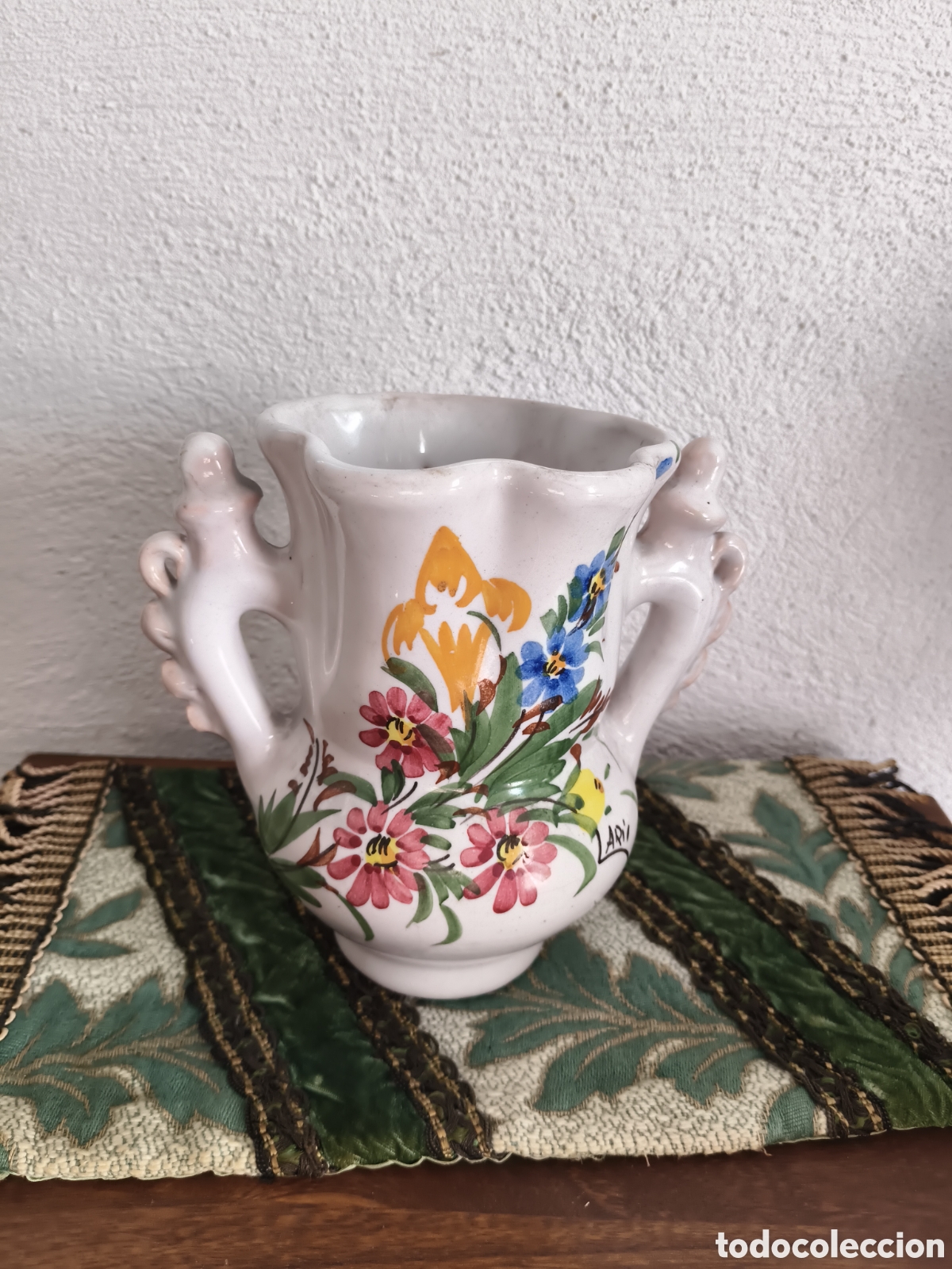 Vintage: Jarra florero de novia ceramica Lorca Murcia , firmada Lario , Hospitalidades de Lourdes 1993